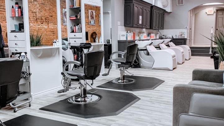 Me Salon And Day Spa logo