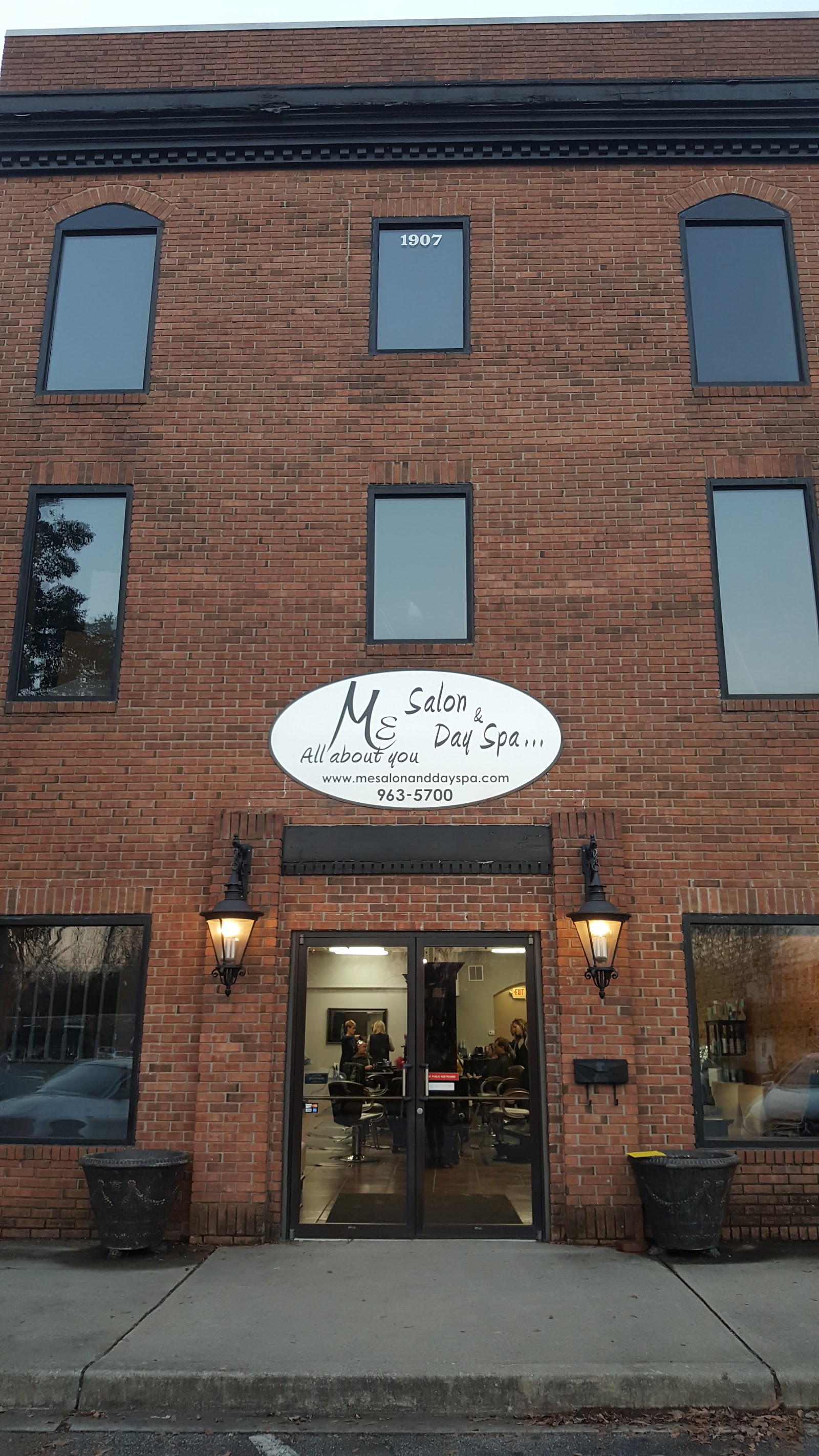 Me Salon And Day Spa nail photo 3